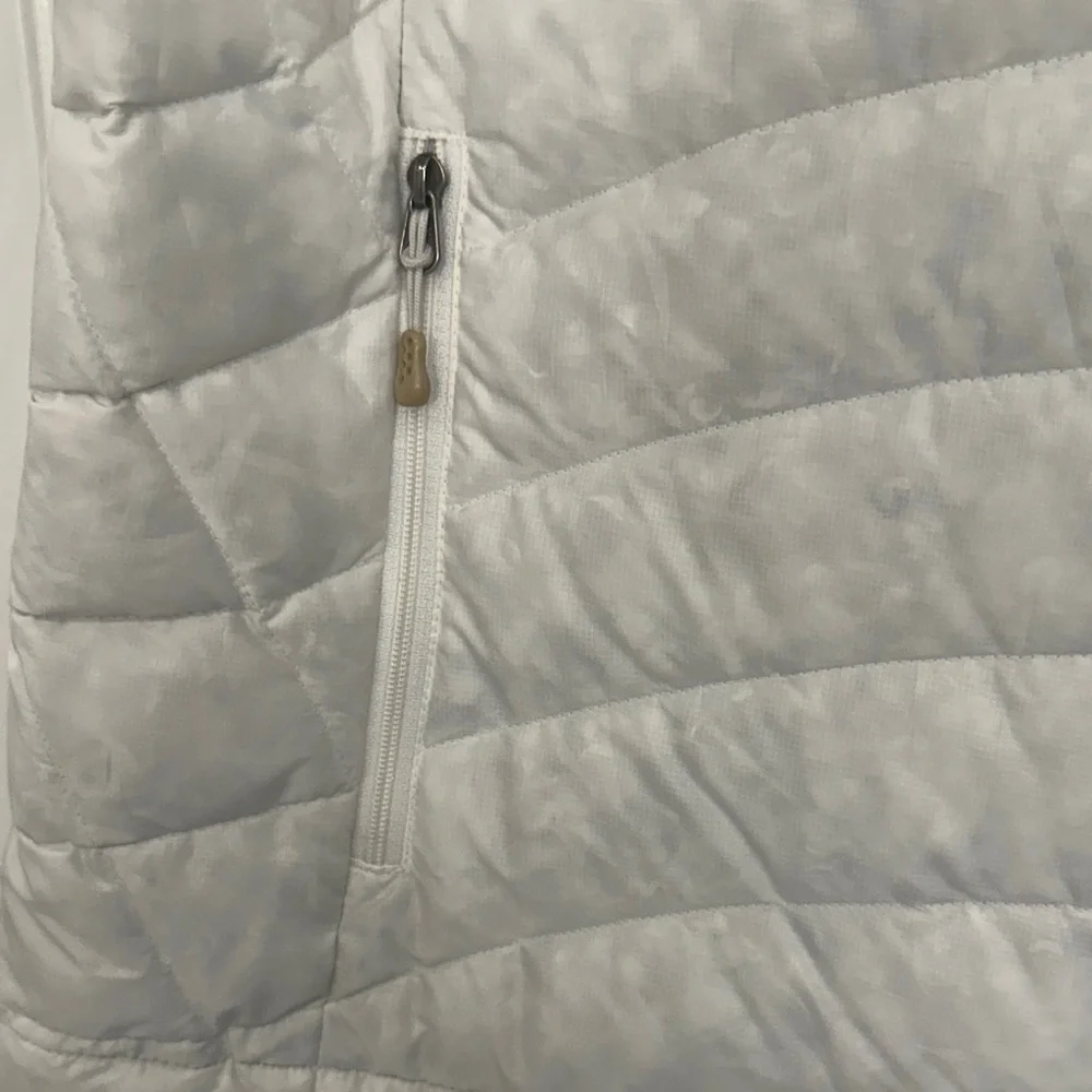 Patagonia Women's White Puffer Vest. Size Large. - Picture 3 of 6